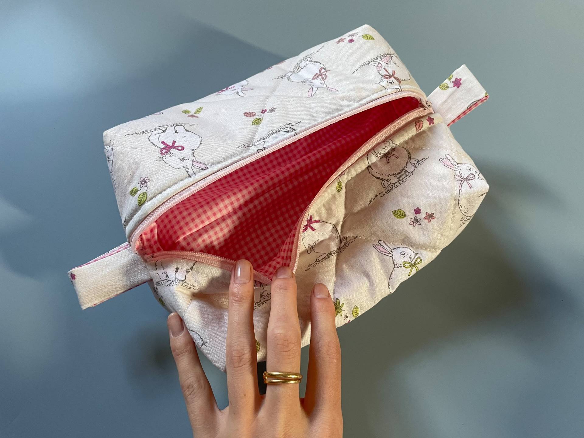 Accessoire-Beutel Mit Kaninchen-Print | Kaninchen Zubehör Hasen Druck Haustier Aufbewahrung Make-Up Kosmetiktasche Hase Bettwäsche Gesteppte Tasche von BunnyBeddingUK