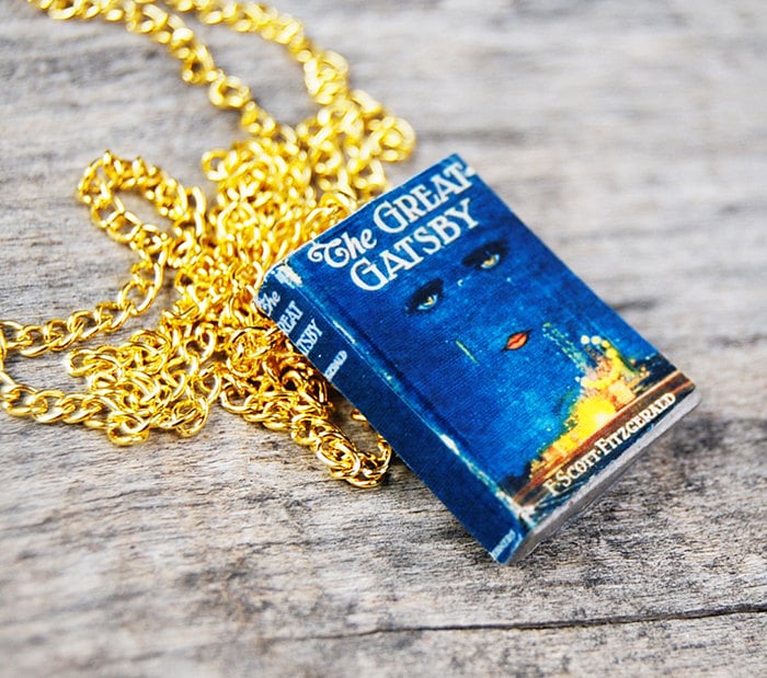 Die Große Gatsby Mini-Buch-Halskette von Bunnyhell