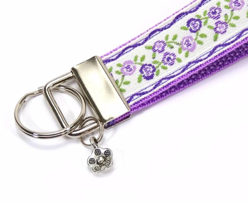 Schlüsselanhänger Romantisch Rosen Vintage Borte Flieder Schlüsselband Blümchen Made By Buntmixxdesign Schlüsselanhänger Romantisch Rosen Vintage Borte Flieder Schlüsselband Blümchen Made By Buntmixxdesign von BuntMixxDesign