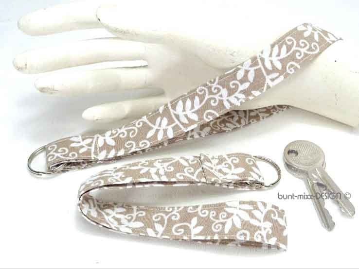 Schlüsselband Blüten Floral Beige Weiß Offwhite, Handgelenk Schlüsselanhänger Schlüsselring Schlüsselfinder, Handmade By Buntmixxdesign von BuntMixxDesign