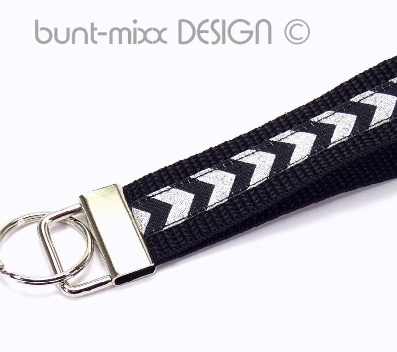 Schlüsselband Chevron Schwarz Silberfarben, Zick Zack Webband, Schlüsselanhänger, Handmade By Buntmixxdesign Schlüsselband Chevron Schwarz Silberfarben, Zick Zack Webband, Schlüsselanhänger, Handmade By Buntmixxdesign von BuntMixxDesign