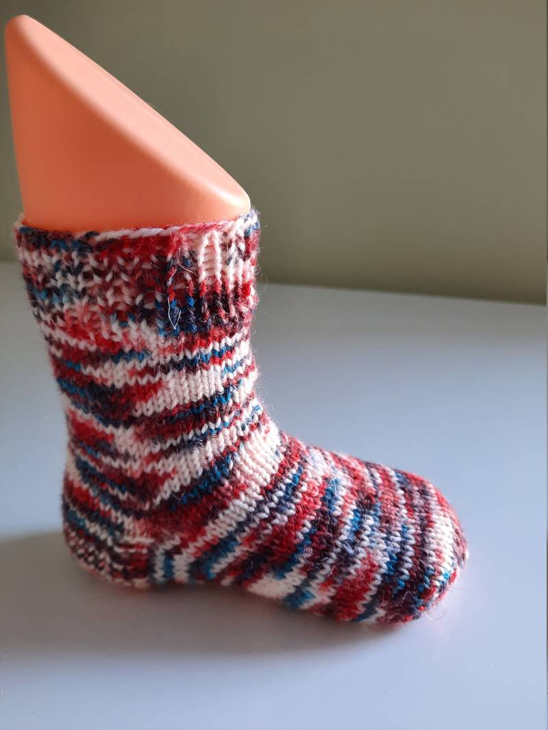 Handgestrickte Kindersöckchen "Trilogie", Gr. 18-21 Mit Seide von BunteFaedenbyCarola