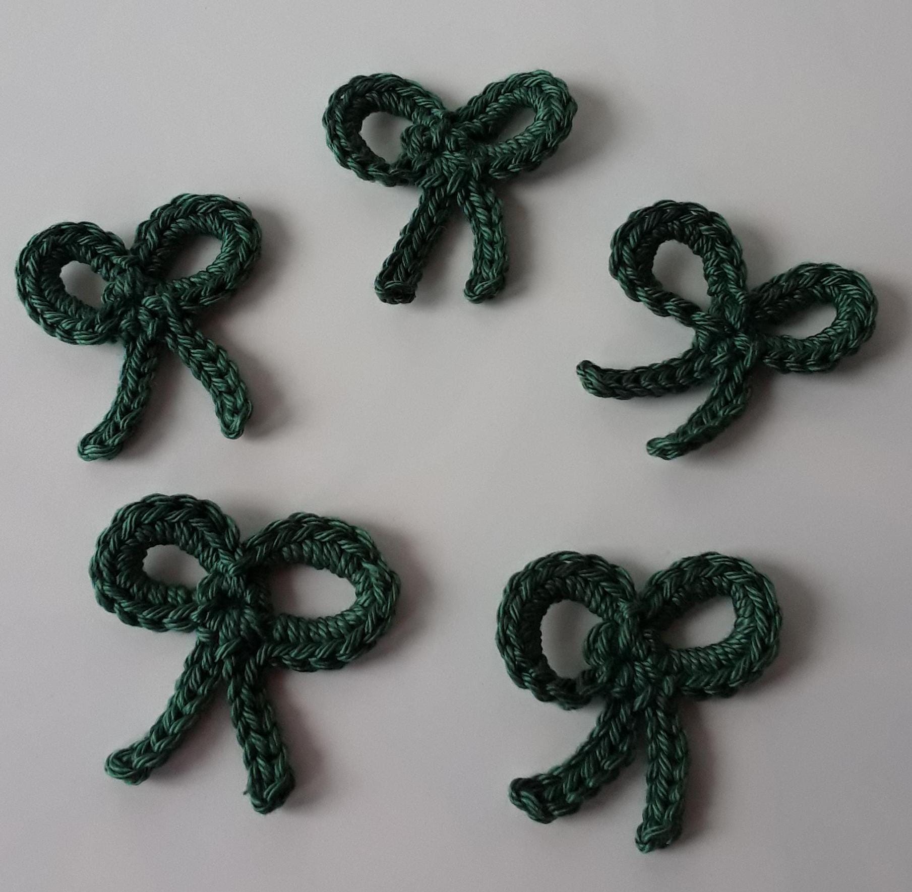 Schleifen Grün Aus Baumwolle Gehäkelt Für Weihnachten, Applikation Advent von Buntspiel