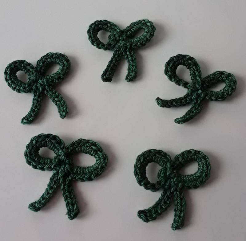 Schleifen Grün Aus Baumwolle Gehäkelt Für Weihnachten, Applikation Advent von Buntspiel