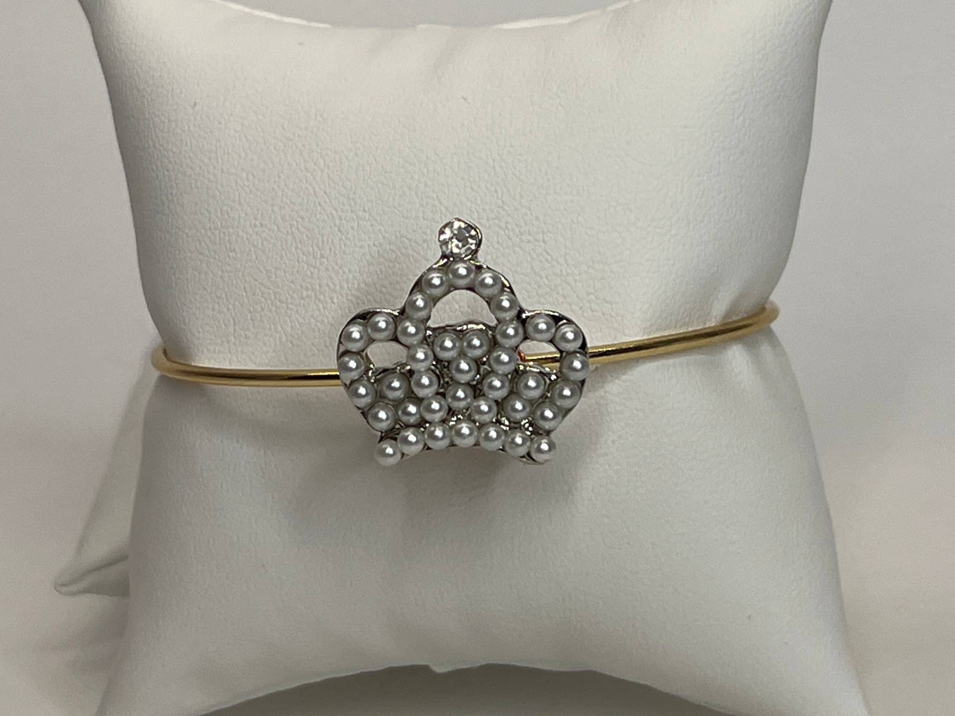 Perlen Und Klare Strass Krone Armreif Armband Auf Gold Größenverstellbar Perlen Und Klare Strass Krone Armreif Armband Auf Gold Größenverstellbar von BurbeeCreations