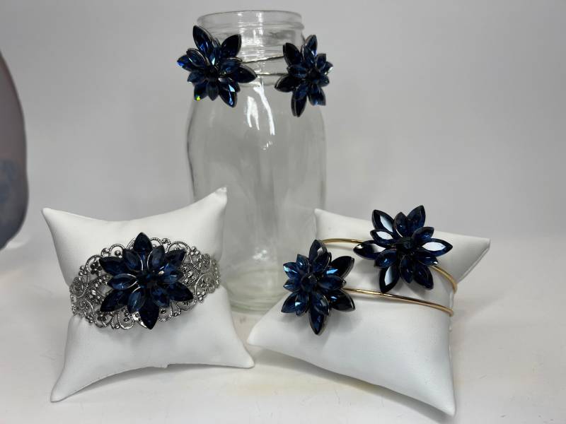 Silber Filigranes Armband Verziert Mit Blauem Strassstein Und Gold Oder Armreif Armbänder Alle Verstellbar von BurbeeCreations
