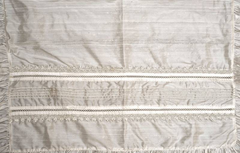 Handgemachte Seide Taufdecke | Gestickte Baby-Empfangsdecke von Burbvus