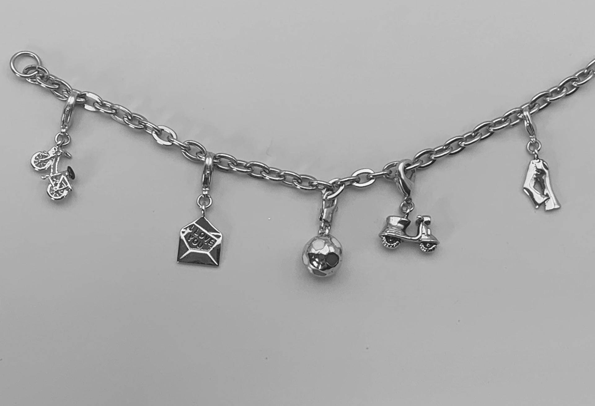 Bettelarmband Sport, Ankerkette 19cm, Armband Mit 6 Charms Fußball, Vespa, Tennisschläger, Jeans, Bike, Brief "I Love You", Sport von BurgisKlunkerkiste