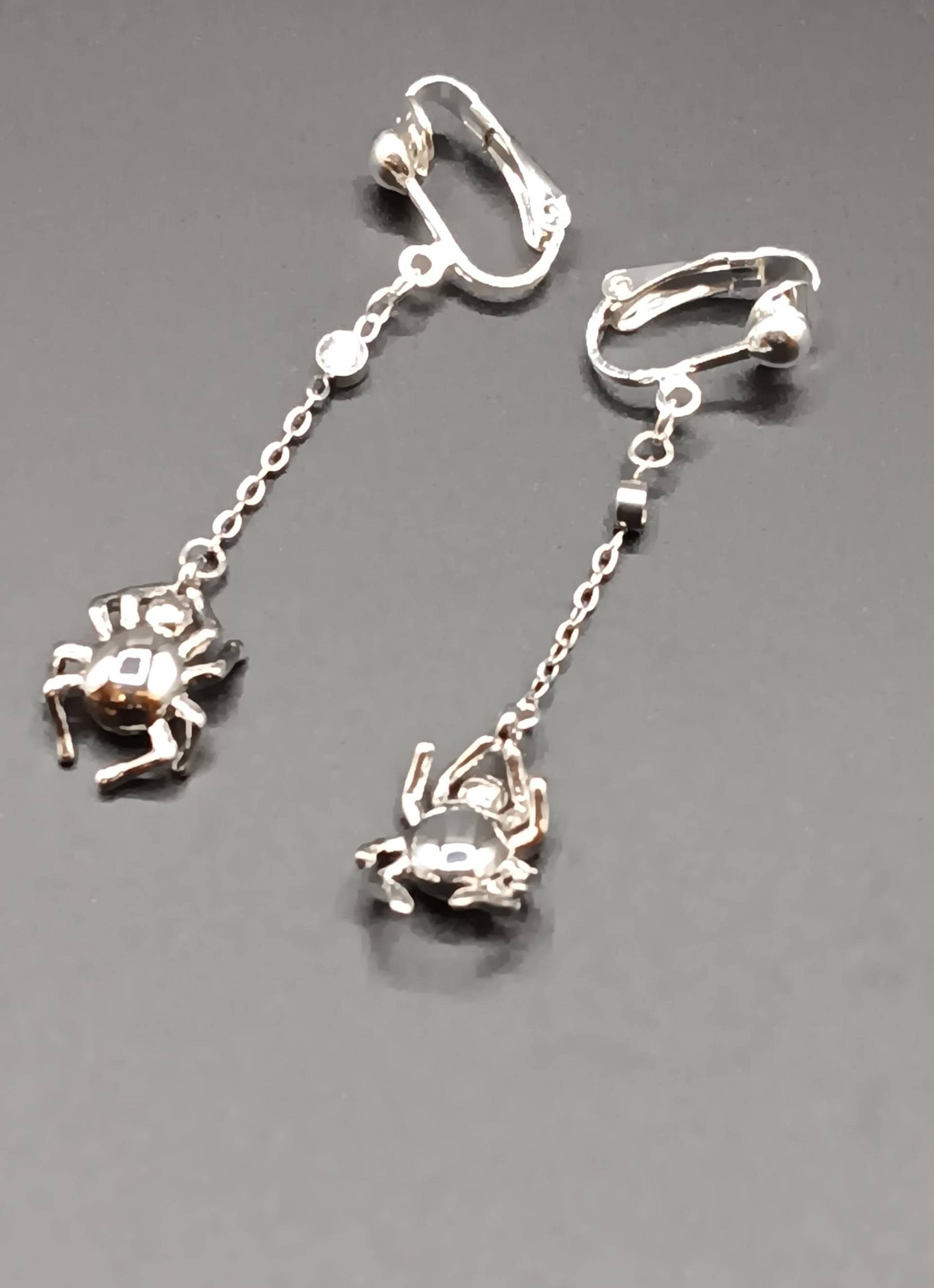 Ohrclips Mit Kleine Spinne, Ohrschmuck Ohrhänger Spinnen Ohrclips, Clips Silikon-Clip-Polster von BurgisKlunkerkiste