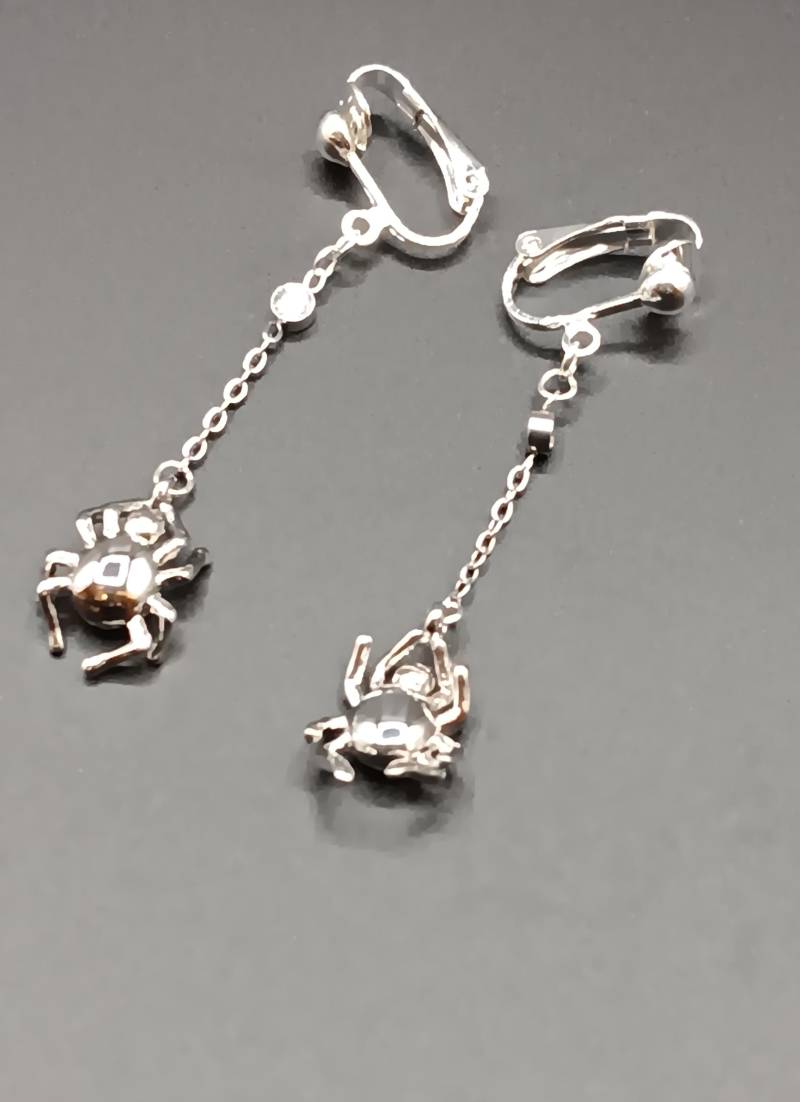 Ohrclips Mit Kleine Spinne, Ohrschmuck Ohrhänger Spinnen Ohrclips, Clips Silikon-Clip-Polster von BurgisKlunkerkiste