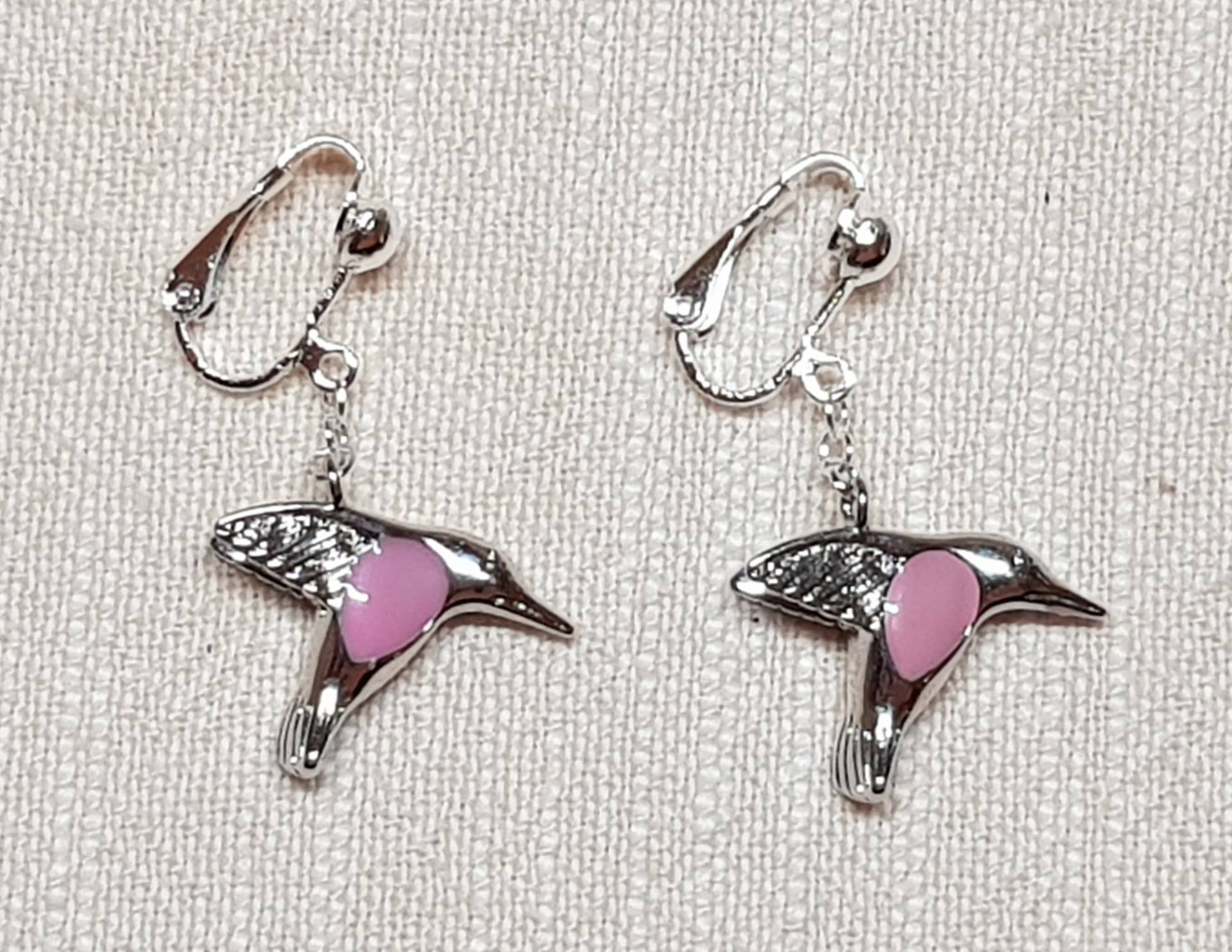 Ohrclips Mit Kolibri, Versilbert, Ohrschmuck Vogel, Ohrhänger Vogel Glänzender Clip, Ohne Loch, Silikon-Clip-Polster von BurgisKlunkerkiste