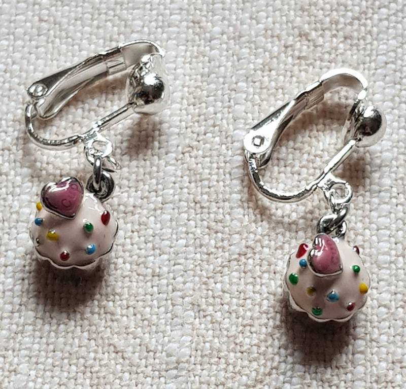 Ohrclips Mit Rosa Muffins, Verrückter Ohrschmuck Kleinen Clips Muffins Rosa, Pfiffige Ohrclips, Silikon-Clip-Polster von BurgisKlunkerkiste