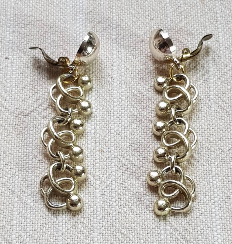 Ohrschmuck Goldene Schleifchen, Ohrclips Schleifchen An Clips Schleifen, Ohrclips, Mit Silikon-Clip-Polster von BurgisKlunkerkiste