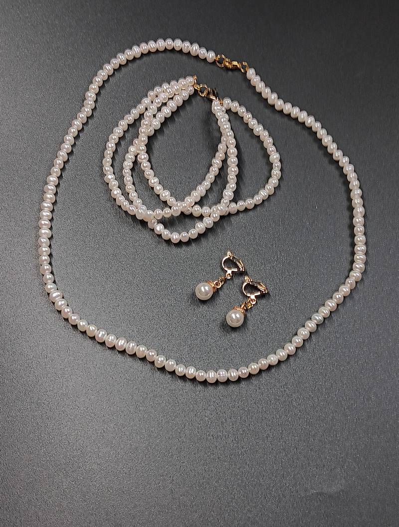 Perlenketten Set Weiß, Perlencollier Hochzeitsschmuck Set, Perlenclips Festlich, Hochzeits Set 4-Teilig, Kleine Perlen Perlenketten Set Weiß, Perlencollier Hochzeitsschmuck Set, Perlenclips Festlich, Hochzeits Set 4-Teilig, Kleine Perlen von BurgisKlunkerkiste