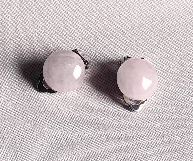 Rosenquarz Ohrclips, Ohrschmuck Cabochon, Naturstein Ohrschmuck, Clips, Ohrclips Naturstein, Mit Silikon-Clip-Polster von BurgisKlunkerkiste
