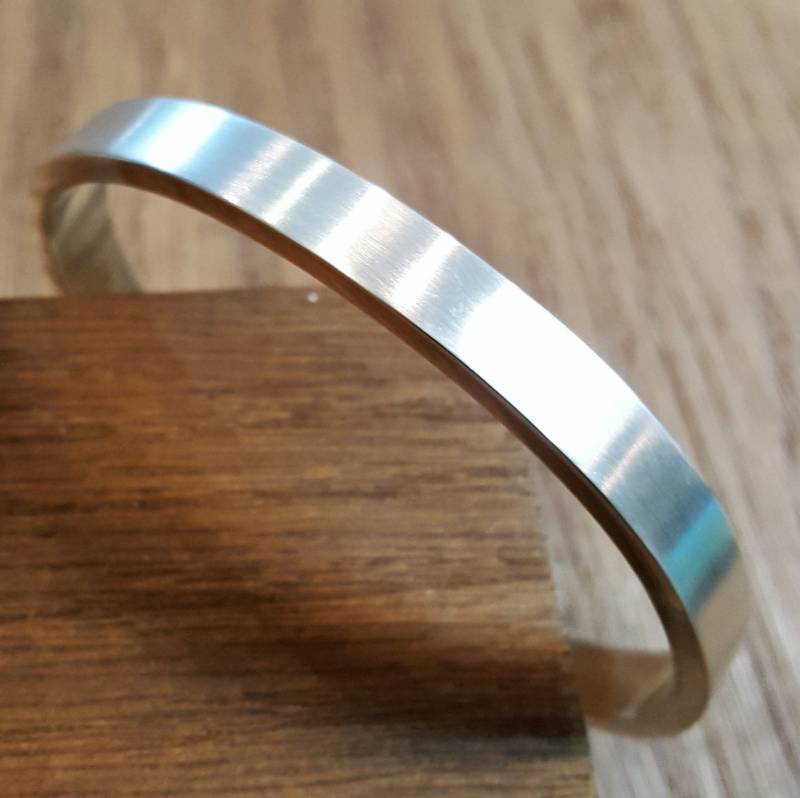 Handgefertigter Armreif Aus Sterlingsilber Massiver, Gebürsteter Satin | 44G von BurkmarJewellery