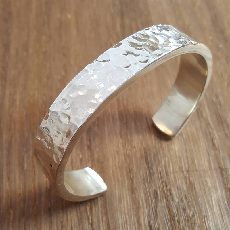 Handgemachter Gehämmerter Sterlingsilber-Manschettenarmreif - 72G Schweres, Offenes Armband von BurkmarJewellery
