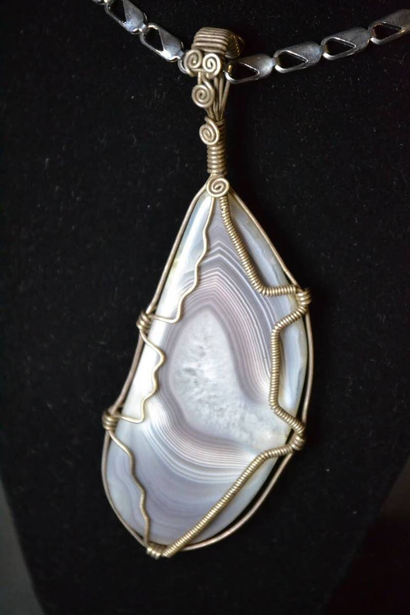 Natürliche Blaue Spitze Achat Rock, Wire Wrap Sterling Silber, Edelstein, Schmuck Anhänger Halskette von BurleighArt