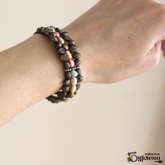 Boho Multistrand Perlen Armband Mit Süßwasser Bunte Perlen, Regenbogen Natürlichen Boho Multistrand Perlen Armband Mit Süßwasser Bunte Perlen, Regenbogen Natürlichen von Burleno