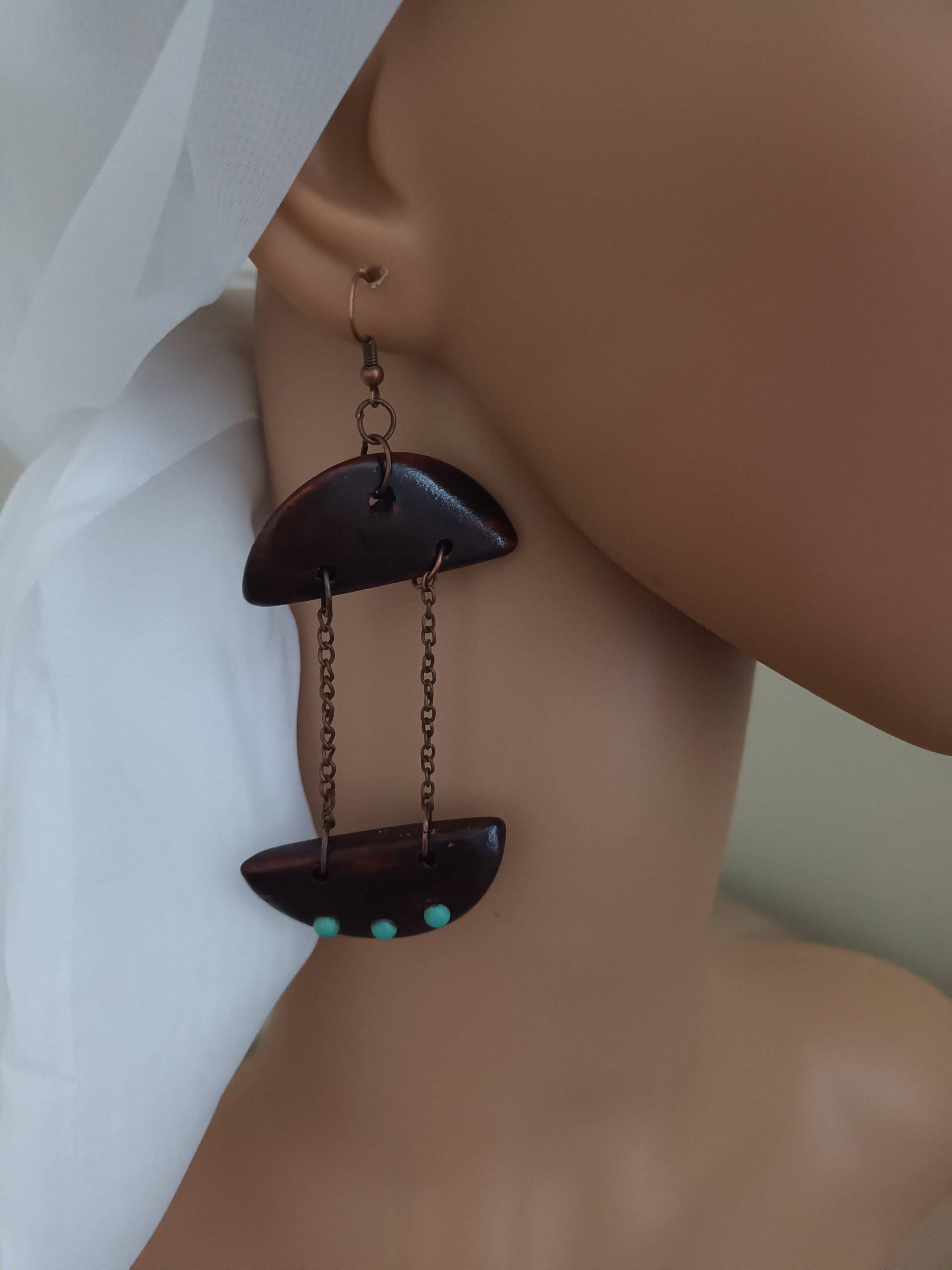 Boho Ohrringe Aus Holz Mit Howlith in Türkisfarbe, Und Blauen Halbedelsteinen, Große Edelsteinen Boho Ohrringe Aus Holz Mit Howlith in Türkisfarbe, Und Blauen Halbedelsteinen, Große Edelsteinen von Burleno