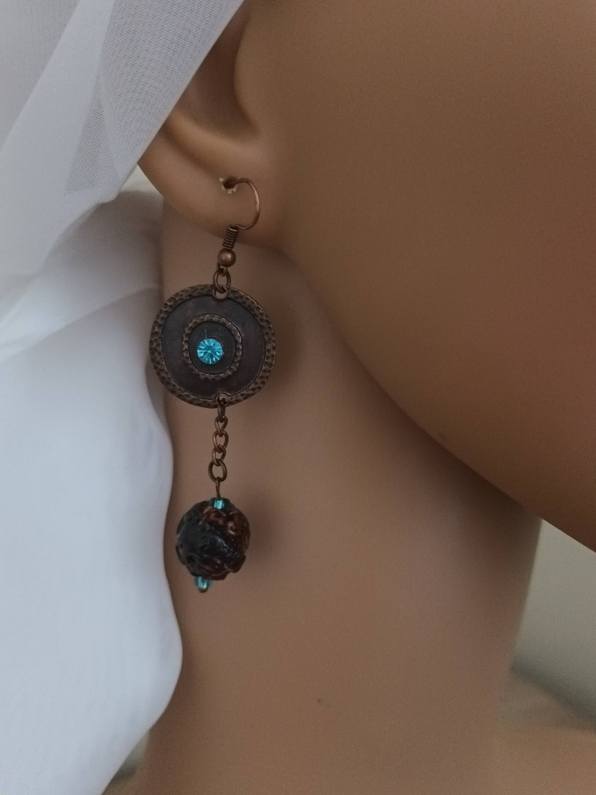 Boho Tropfen Ohrringe Mit Blauen Kristallen Und Kupferelementen, Boho Blaue Holztropfen Boho Tropfen Ohrringe Mit Blauen Kristallen Und Kupferelementen, Boho Blaue Holztropfen von Burleno