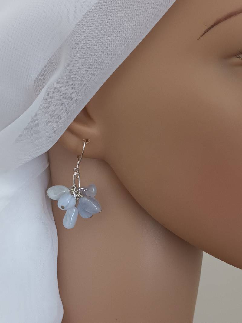 Cluster Ohrringe Mit Chalcedon Und Sterling Silber 925, Halbedelsteinen, Edelsteinen in Lila Farbe Cluster Ohrringe Mit Chalcedon Und Sterling Silber 925, Halbedelsteinen, Edelsteinen in Lila Farbe von Burleno