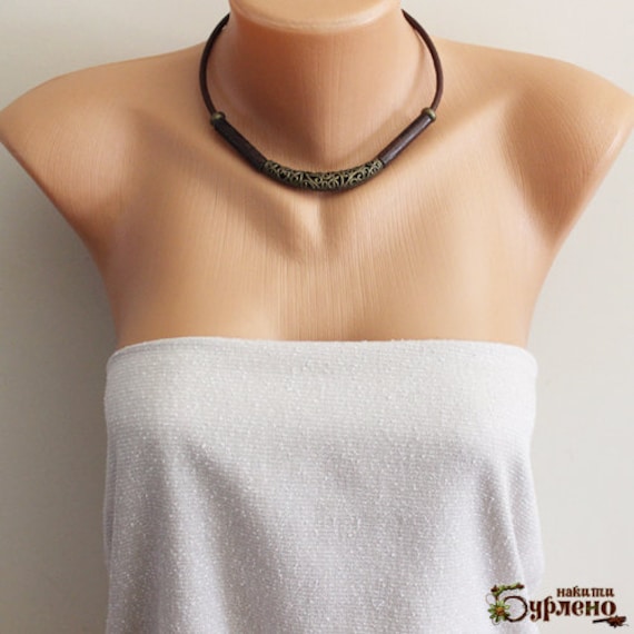 Kurze Halskette Mit Perlen Aus Holz Und Bronze, Echtes Leder Schnur Halskette, Rohr Perle Bronze-Rohr-Kette Kurze Halskette Mit Perlen Aus Holz Und Bronze, Echtes Leder Schnur Halskette, Rohr Perle Bronze-Rohr-Kette von Burleno