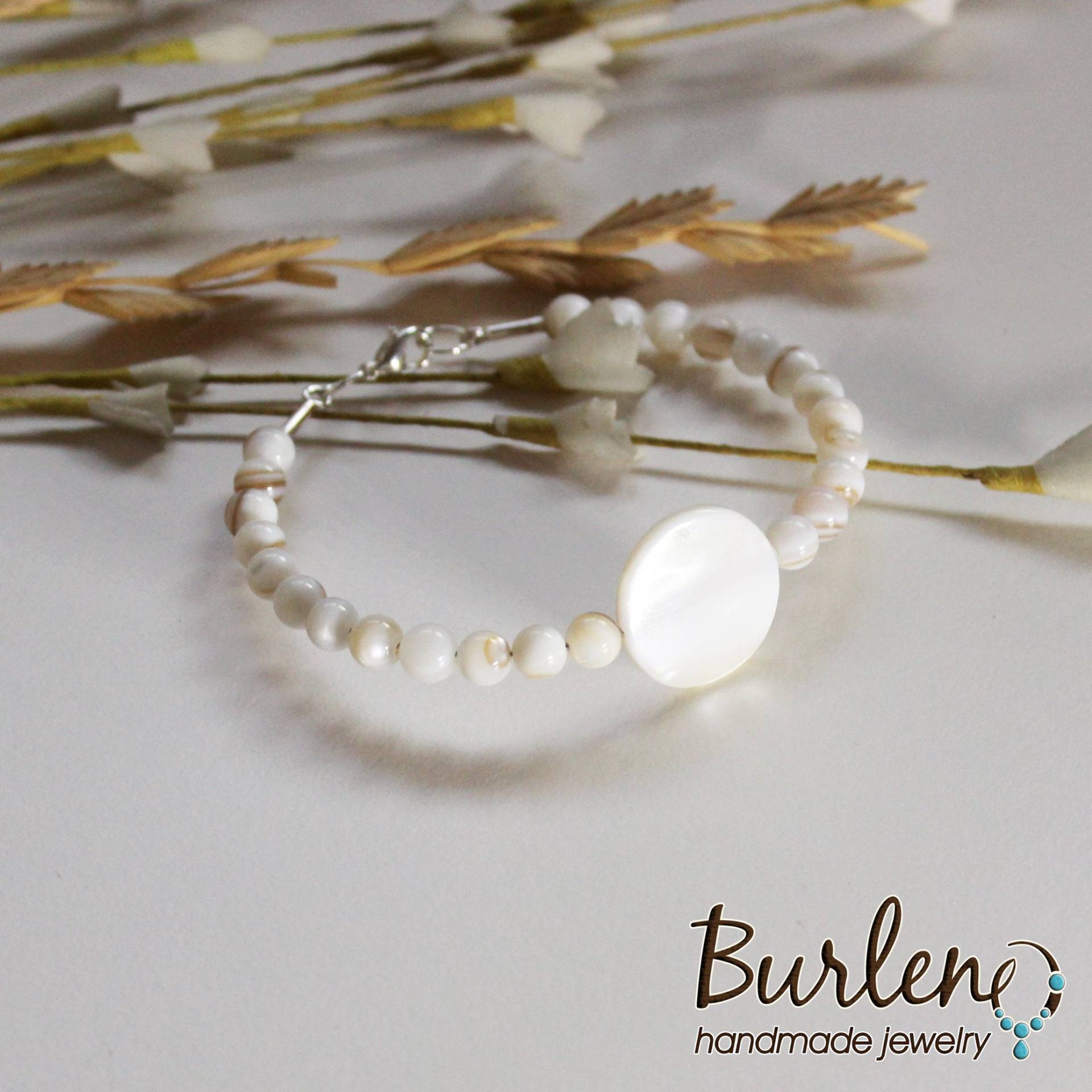 Perlenarmband Mit Weißer Perlmutt, Armband Natürlichen Perlenelementen, Perlenarmband, Boho Armband, Strandarmband Perlenarmband Mit Weißer Perlmutt, Armband Natürlichen Perlenelementen, Perlenarmband, Boho Armband, Strandarmband von Burleno