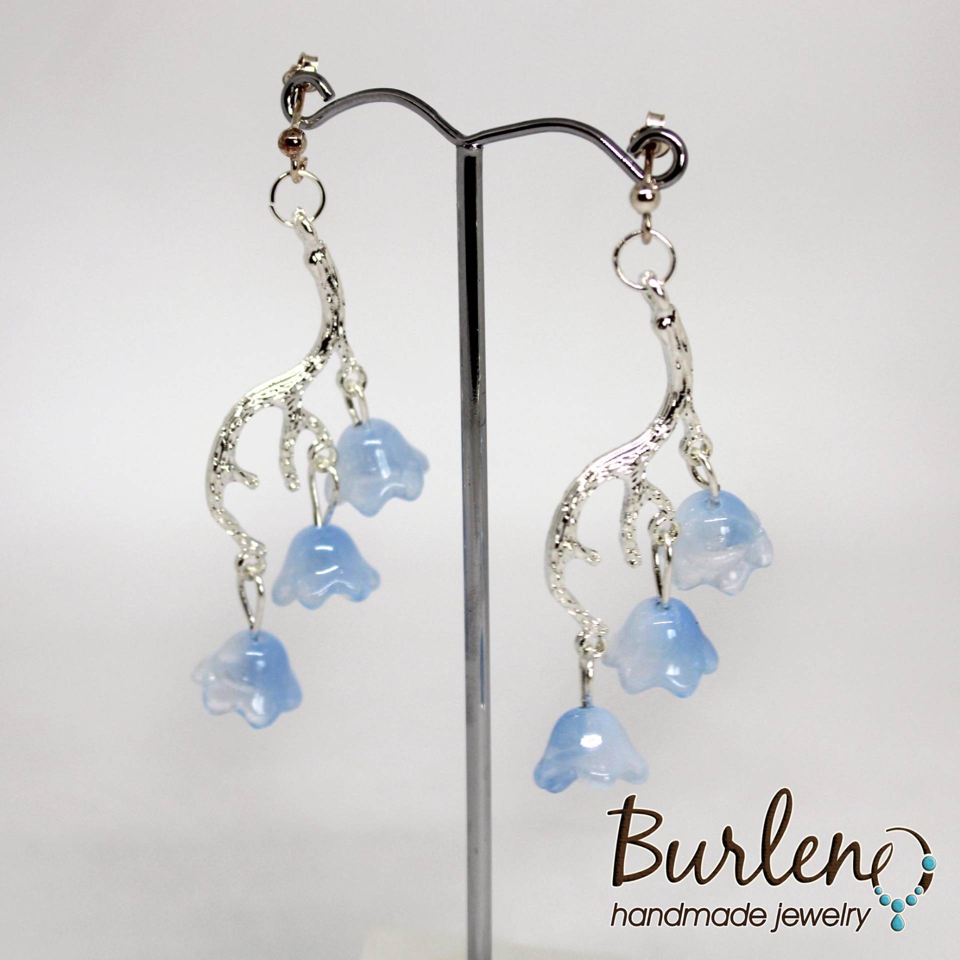 Versilberte Ohrringe - Zweige Mit Blauer Blume, Blumen Ohrringe, Blaue Baumeln Versilberte Ohrringe - Zweige Mit Blauer Blume, Blumen Ohrringe, Blaue Baumeln von Burleno