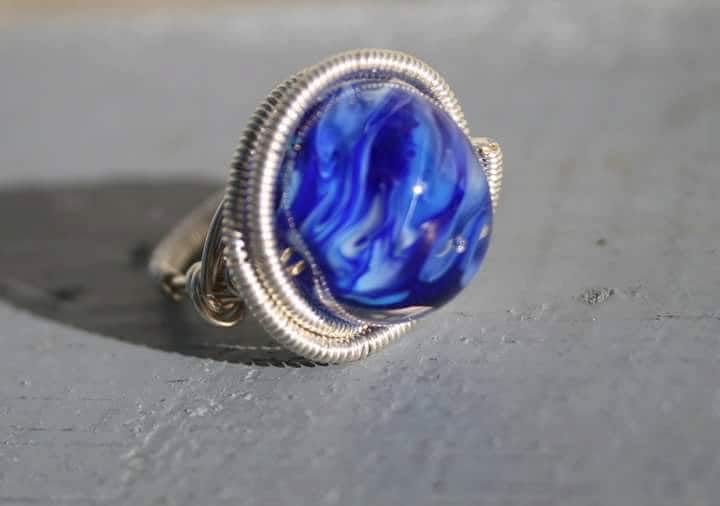 Handgemachte Glas Und Sterling Silber Draht Gewickelt Ring, Größe 8 Glasperlenring, Blaue Glasring, Feuer Ring von BurninBeads