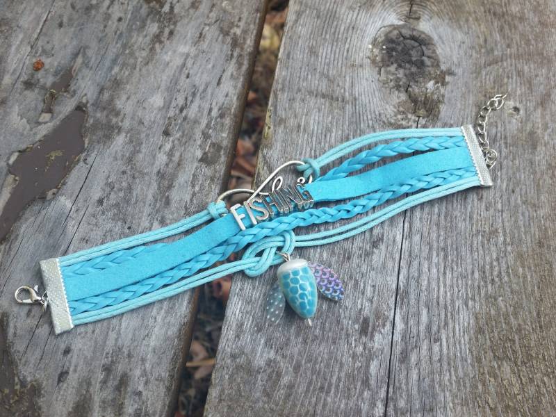 Manschettenarmband - Blau Love & Fishing Charms Und Spin N Glow Kork Kork Angeln Anhänger von BurntHeartDesigns