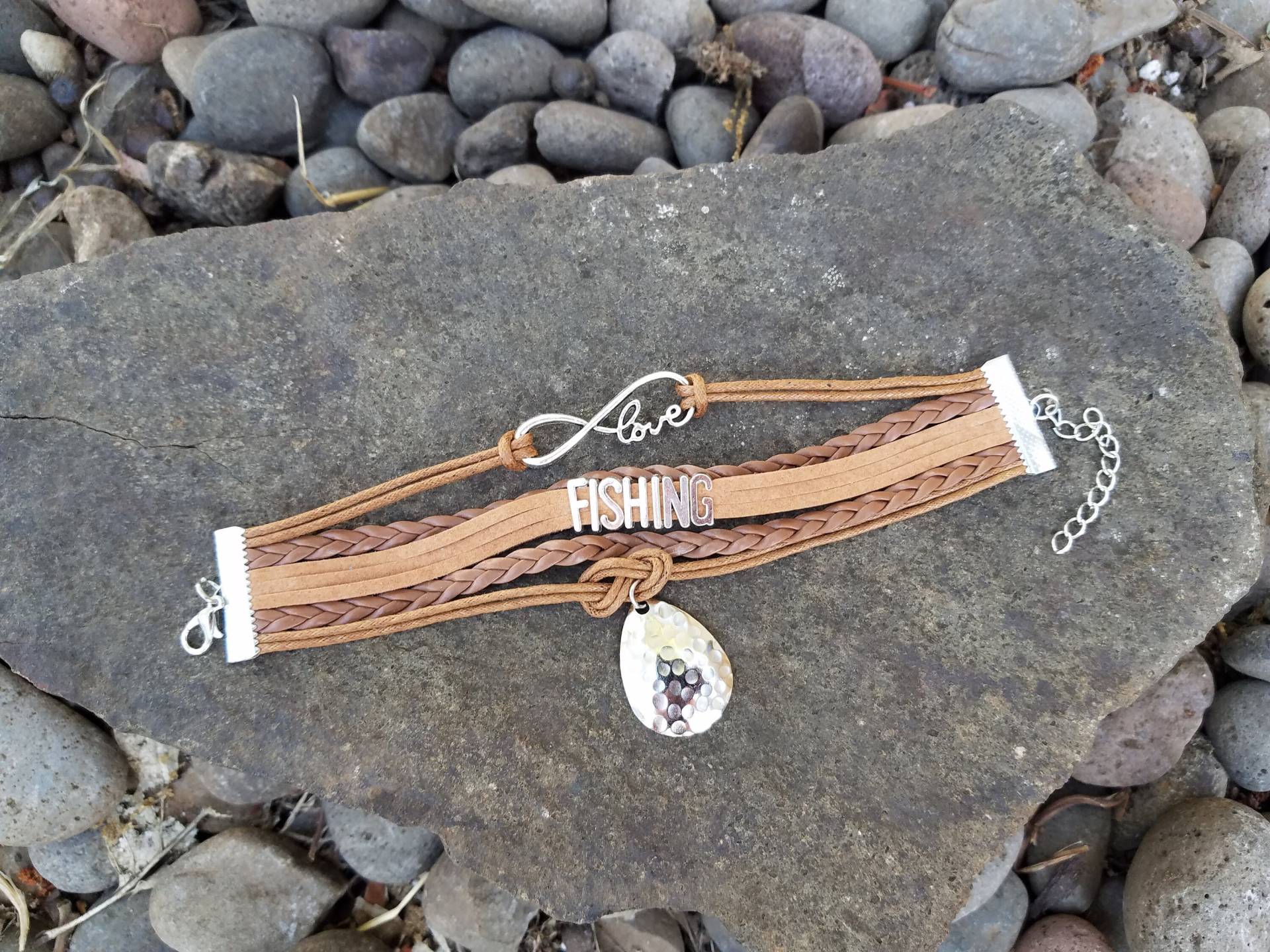 Manschettenarmband - Braun Love & Fishing Wort Charms Und Spinner Klingen Angeln Köder Charm Manschettenarmband - Braun Love & Fishing Wort Charms Und Spinner Klingen Angeln Köder Charm von BurntHeartDesigns