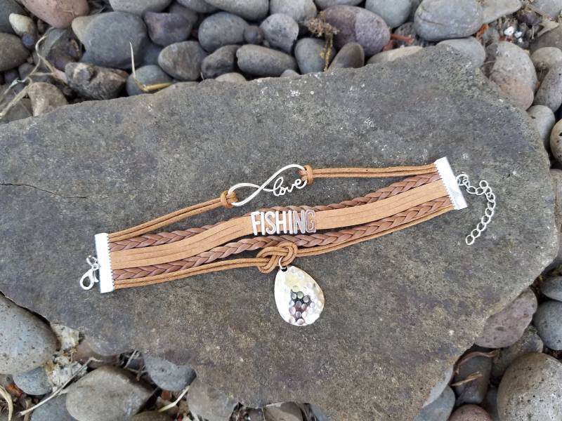 Manschettenarmband - Braun Love & Fishing Wort Charms Und Spinner Klingen Angeln Köder Charm Manschettenarmband - Braun Love & Fishing Wort Charms Und Spinner Klingen Angeln Köder Charm von BurntHeartDesigns