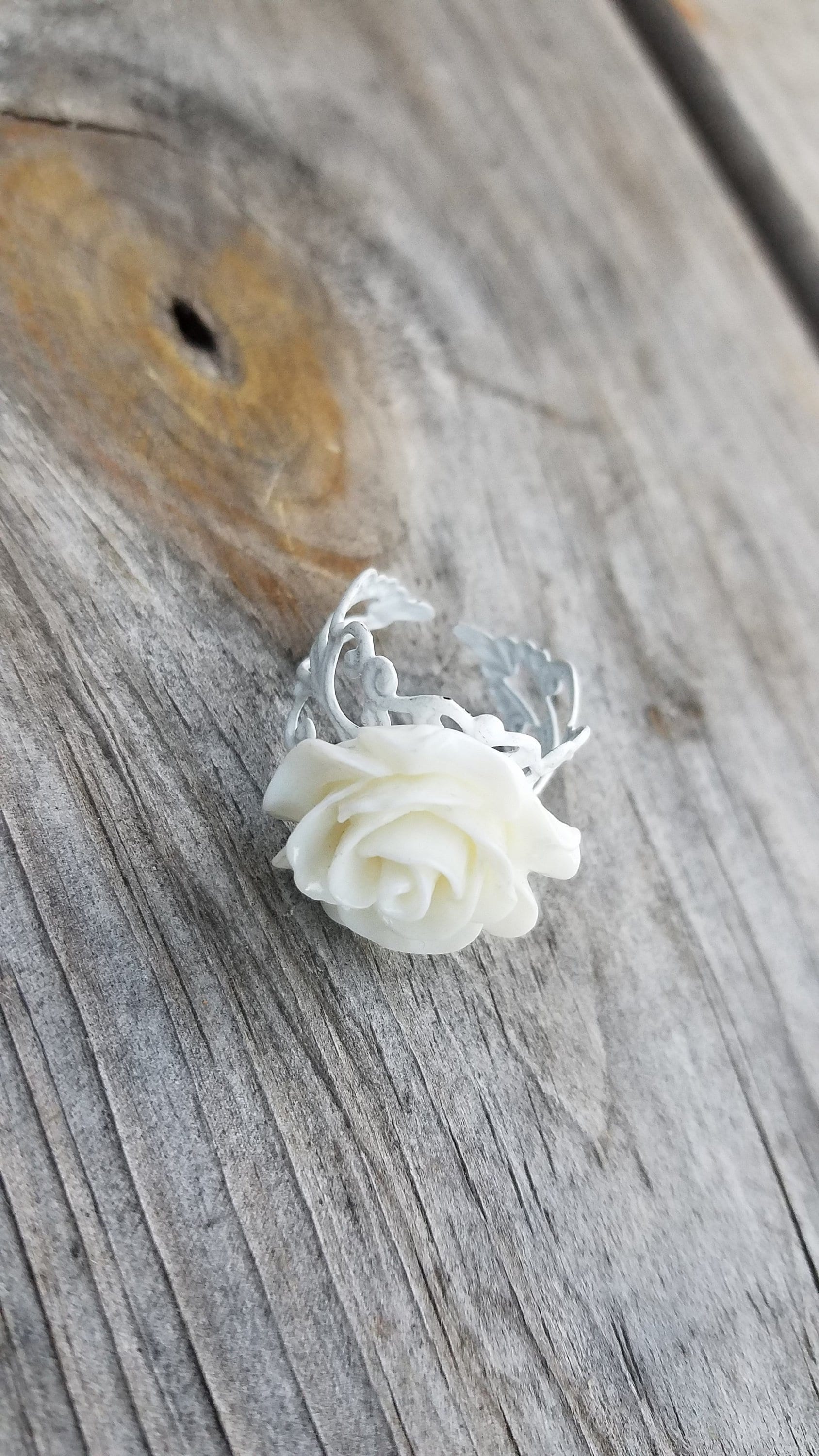 Weiße Rose Und Filigraner Ring.. Modeschmuck .. Statement Ring Weiße Rose Und Filigraner Ring.. Modeschmuck .. Statement Ring von BurntHeartDesigns