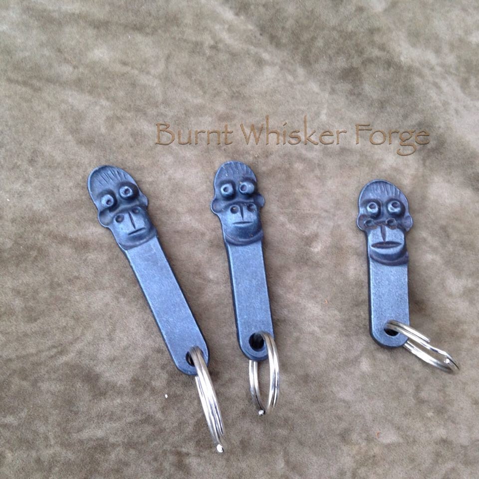 Affe Schlüsselanhänger, Handgeschmiedetes Eisen, Eisen Schmied Affe, Gorilla Burntwhiskerforge Affe Schlüsselanhänger, Handgeschmiedetes Eisen, Eisen Schmied Affe, Gorilla Burntwhiskerforge von BurntWhiskerForge