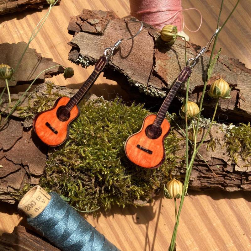 Holz Gitarre Anstecker Und Ohrringe 925 Versilbert Brosche Aquarell Akustik Pin Button Nachhaltig Für Kinder Musiker Holz Gitarre Anstecker Und Ohrringe 925 Versilbert Brosche Aquarell Akustik Pin Button Nachhaltig Für Kinder Musiker von BusyHandsClub