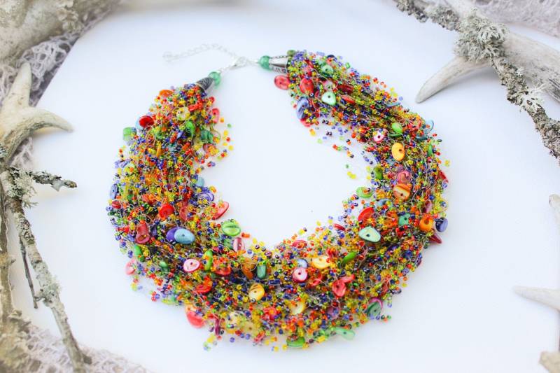 Bunte Halskette, Regenbogen Schmuck, Mehrfarbige Heller Brautschmuck, Schwiegermutter Geschenk, Statement-Schmuck, Wunderschöne Halskette von ButtercupGoods