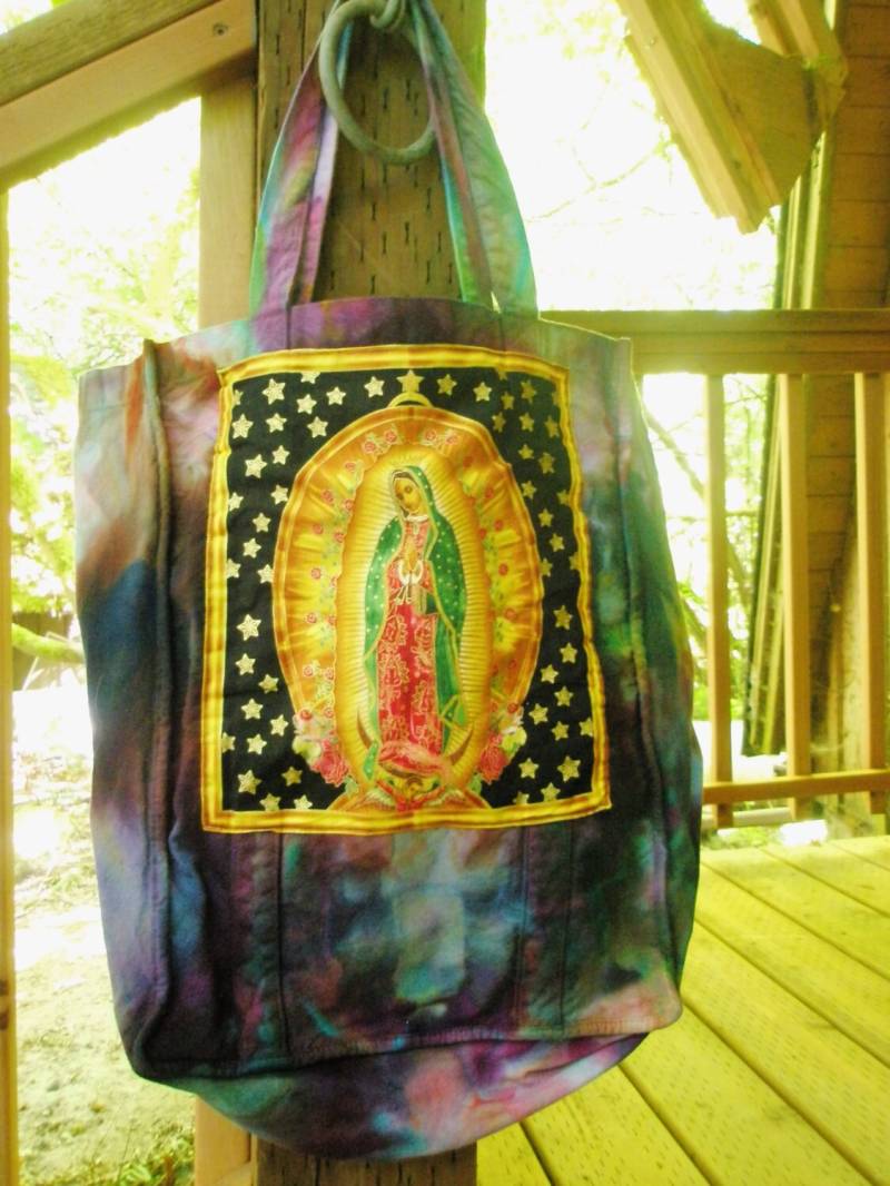 Our Lady Of Guadalupe Verzierte Gefärbte Canvas Tasche Our Lady Of Guadalupe Verzierte Gefärbte Canvas Tasche von ButterfliesOfDoom