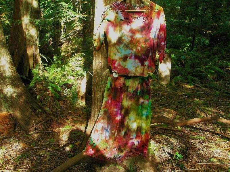 Tie Dye Bluse Und Rock Cut Work Stickerei Set Tie Dye Bluse Und Rock Cut Work Stickerei Set von ButterfliesOfDoom