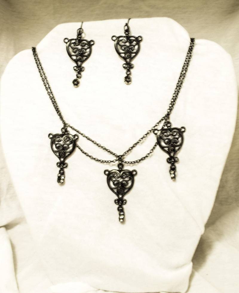 Blackhearts Filigrane Steampunk Inspirierte Halskette Und Passende Ohrringe Blackhearts Filigrane Steampunk Inspirierte Halskette Und Passende Ohrringe von ButterflyDark