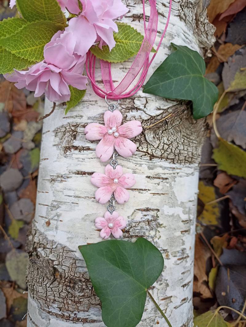 Cherry Blossom - Wunderschöne Kette Mit Kirschblüten Aus Polymer Clay Frühlings Kawaii Blume von ButterflyForestArt