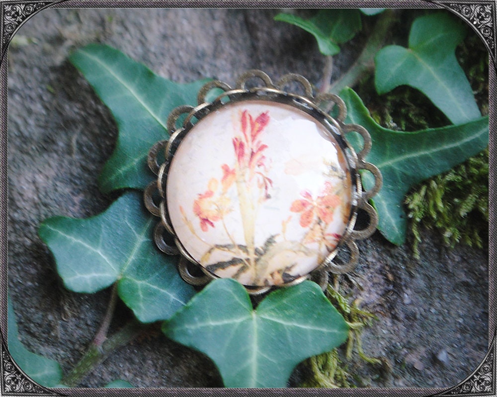 Blumen Cabochon Brosche Gladiole Hell Blumen Cabochon Brosche Gladiole Hell von ButterflyLotusShop