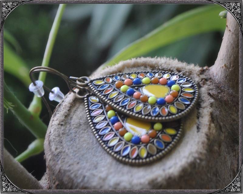 Gelb-Rot-Blaue Boho Ohrringe von ButterflyLotusShop