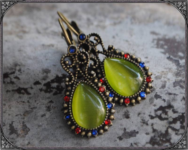 Glitzer Boho Ohrringe Teardrop Grün-Rot-Blau von ButterflyLotusShop