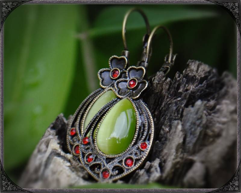 Glitzer Boho Ohrringe Teardrop Rot-Grün-Bronze von ButterflyLotusShop