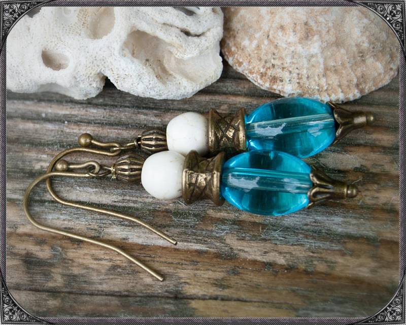 Hellblaue Boho Ohrhänger von ButterflyLotusShop