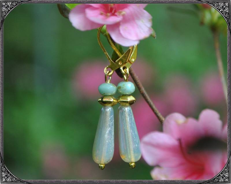 Tropfen-Ohrringe Mint-Gold von ButterflyLotusShop