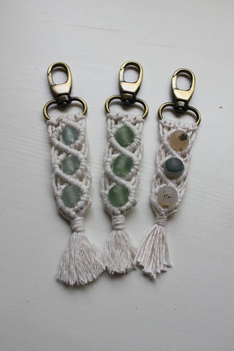 Schlüsselanhänger | Seeglas Weißer Schoko Achat Eule Holz Schlüsselanhänger | Seeglas Weißer Schoko Achat Eule Holz von ButtermilkLaneFibers