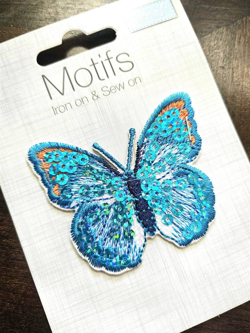 Schmetterling Motiv Blau Pailletten Aufbügler Patch Zierstreifen Cfm2/031 Schmetterling Motiv Blau Pailletten Aufbügler Patch Zierstreifen Cfm2/031 von ButtonBlueCrafts