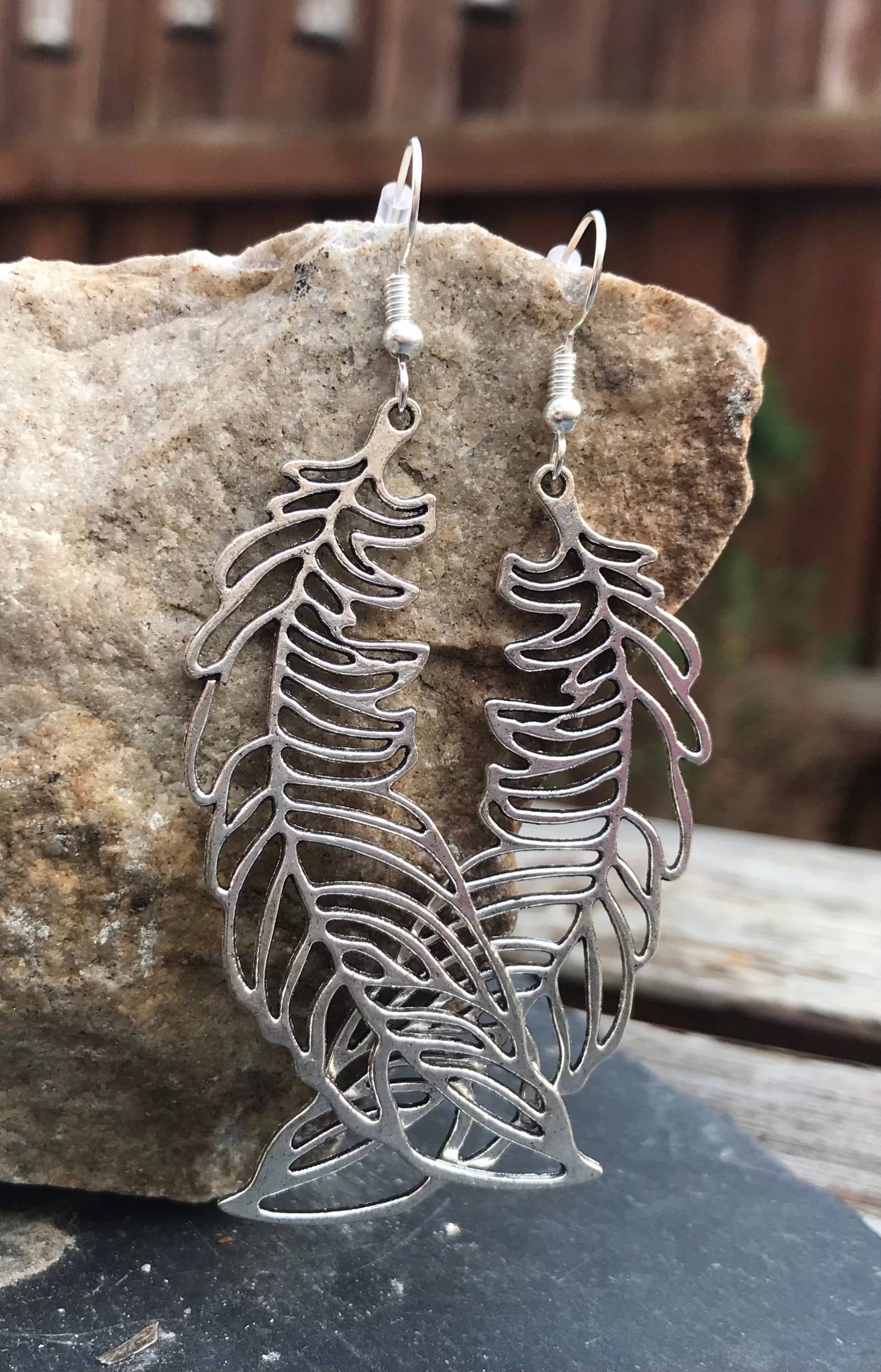 Große Feder-Ohrringe Aus Tibetsilber Statement Schmuck Große Feder-Ohrringe Aus Tibetsilber Statement Schmuck von ButtonBraids